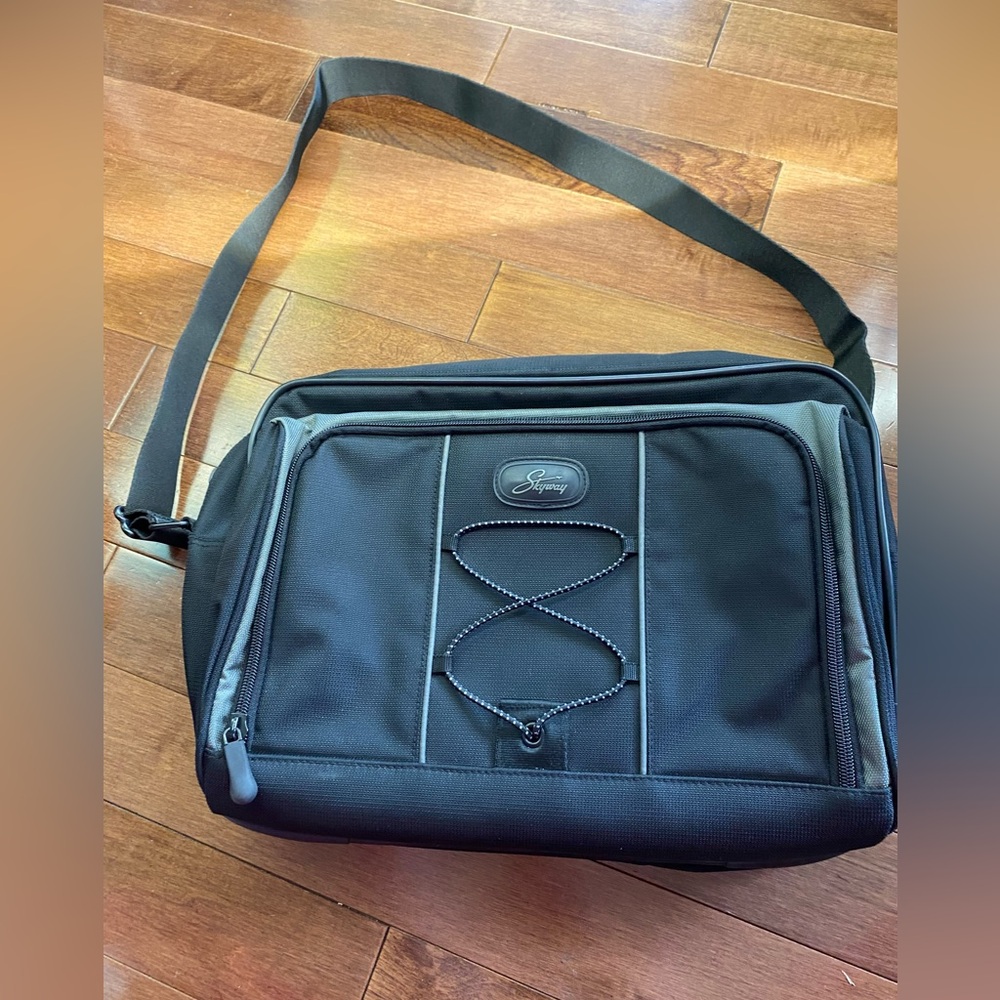 Skyway black travelling messenger laptop bag